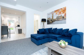 The Albany - 4BR 2Bath House Up to 7 Guests - FREE PARKING - BIG GARDEN - Smart TV - Ideal for Contractors and Family